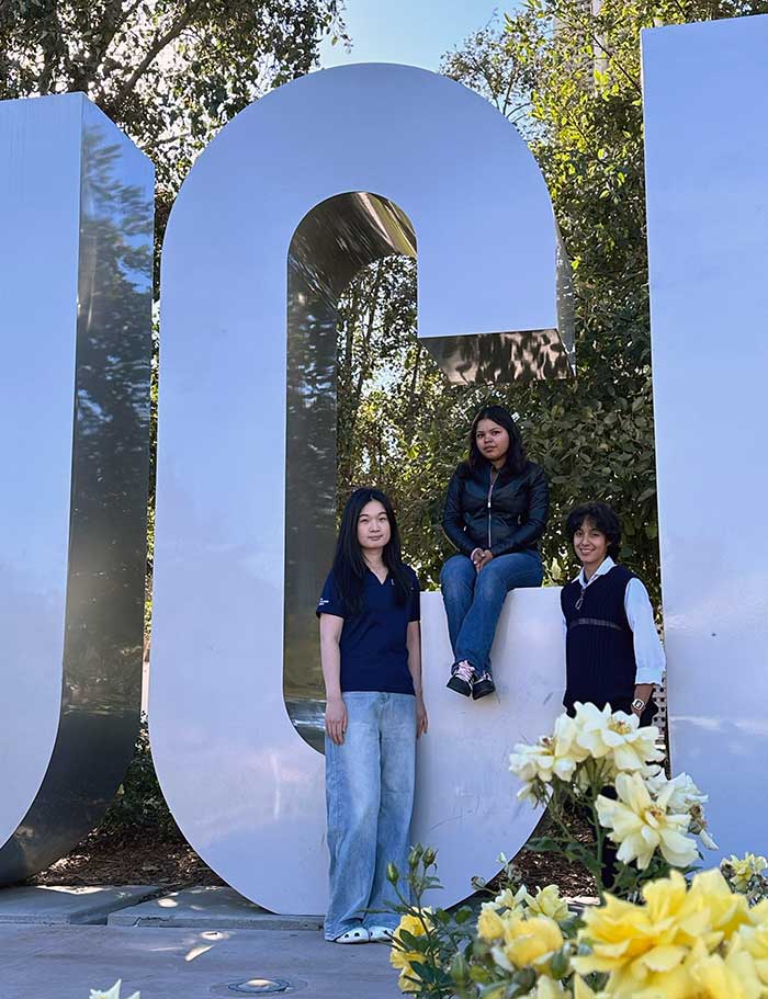 SOE Peer Academic Advisors in front of UCR sign